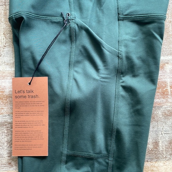 Compressive Pocket Legging - Picture 3 of 3